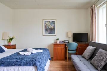 Фото номера Четырехместный номер с собственной ванной комнатой Гостевой дом Guest House Porvoo г. Порвоо 6