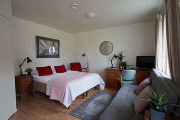 Фото номера Четырехместный номер с собственной ванной комнатой Гостевой дом Guest House Porvoo г. Порвоо 8