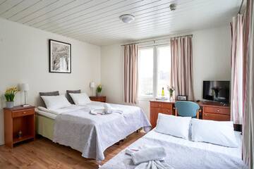 Фото номера Четырехместный номер с собственной ванной комнатой Гостевой дом Guest House Porvoo г. Порвоо 7